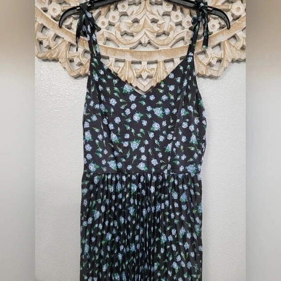 Betsey Johnson Satin Pleated Floral Printed Midi Dress - Picture 6 of 13